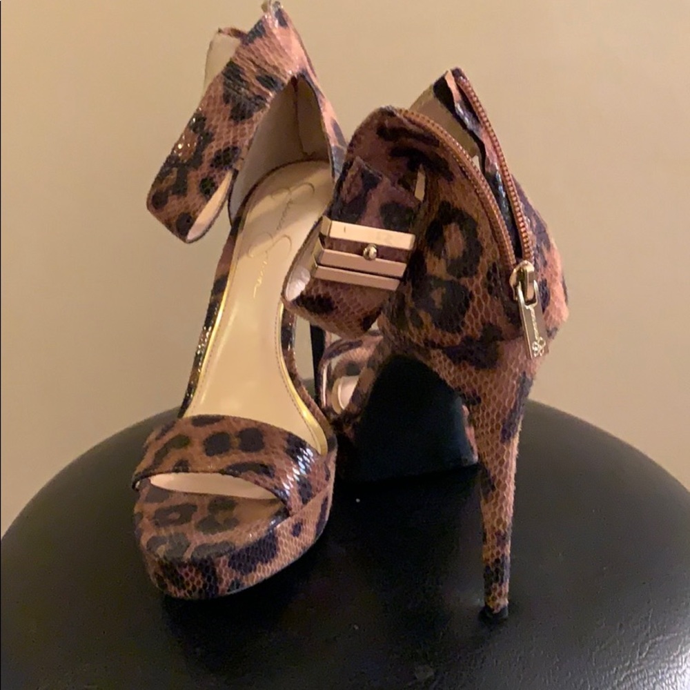 JESSICA SIMPSON LEOPARD PRINT HEELS